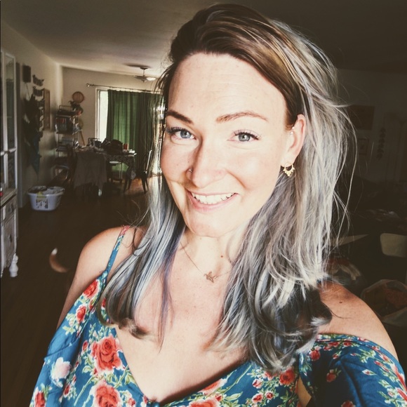 Meet your Posher, Jenney! - Picture 4 of 12